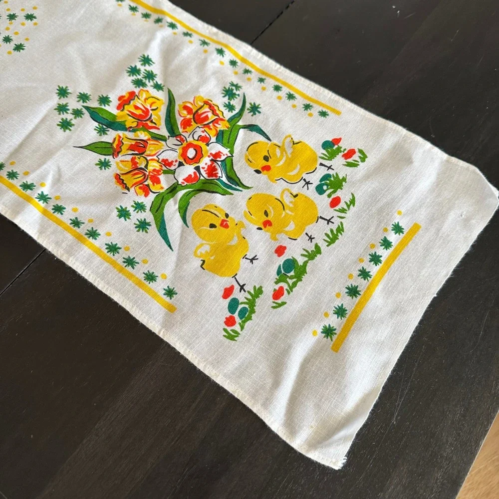VTG 50's Nordic Easter Table Runner Yellow Chicks Daffodils Spring White Easter